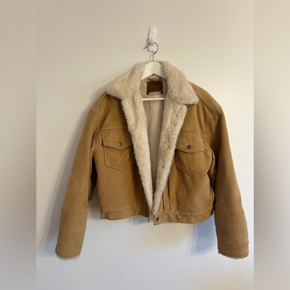 Levi's Jackets & Blazers - Cropped Levi’s jacket size small